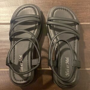Women’s Black Platform Sandal Size 7